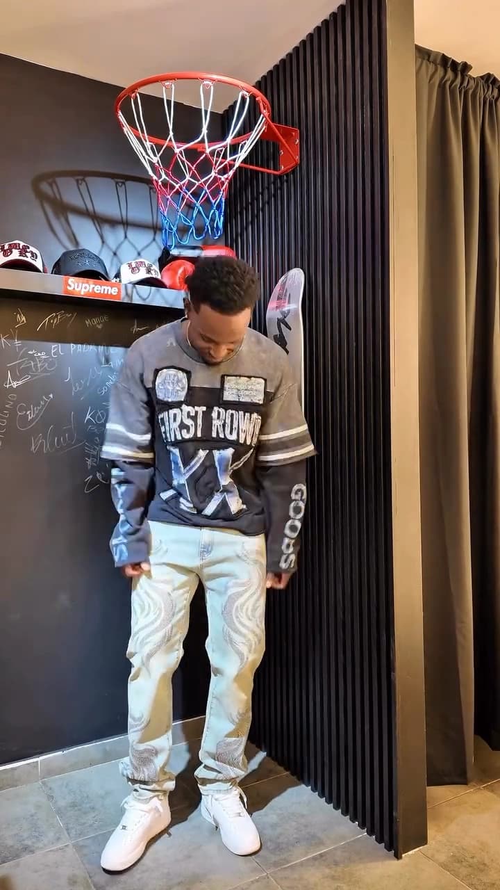 Look completo con crewneck First Row y jean